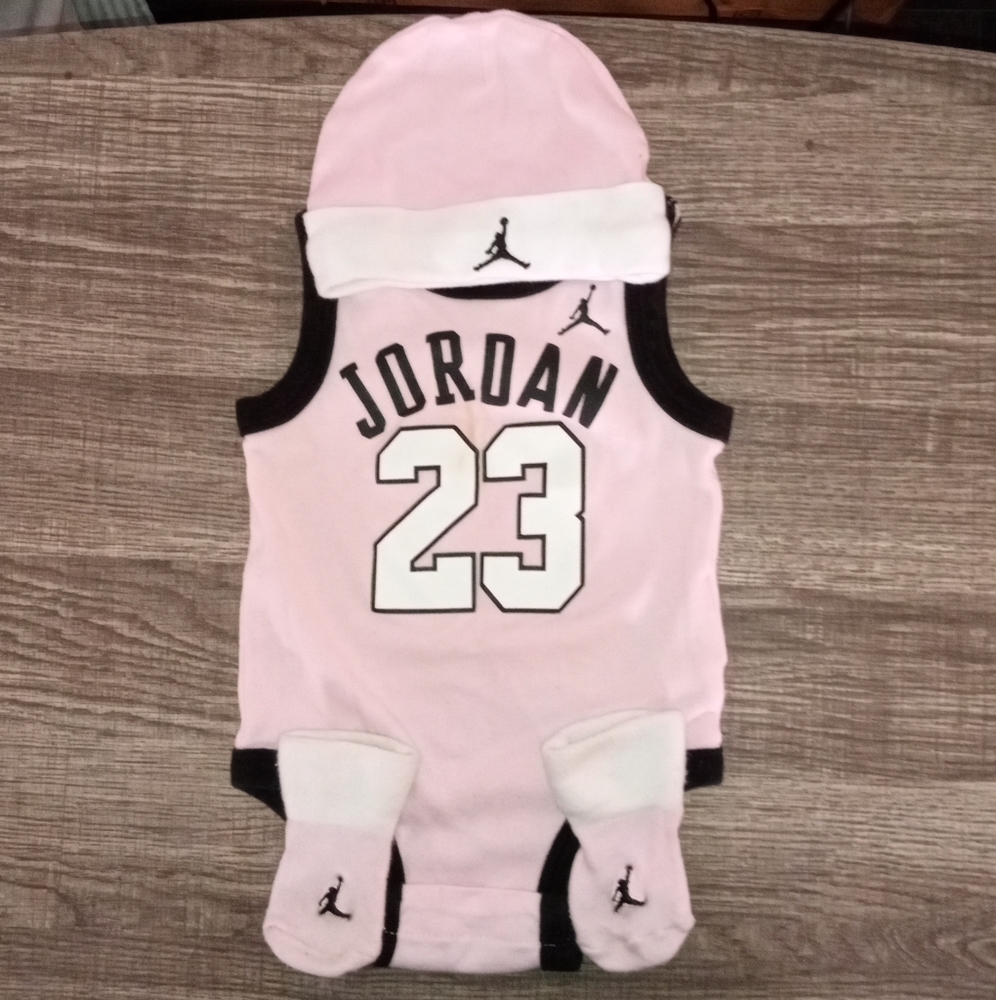 JORDAN Baby 0-6 Month Onesie Set